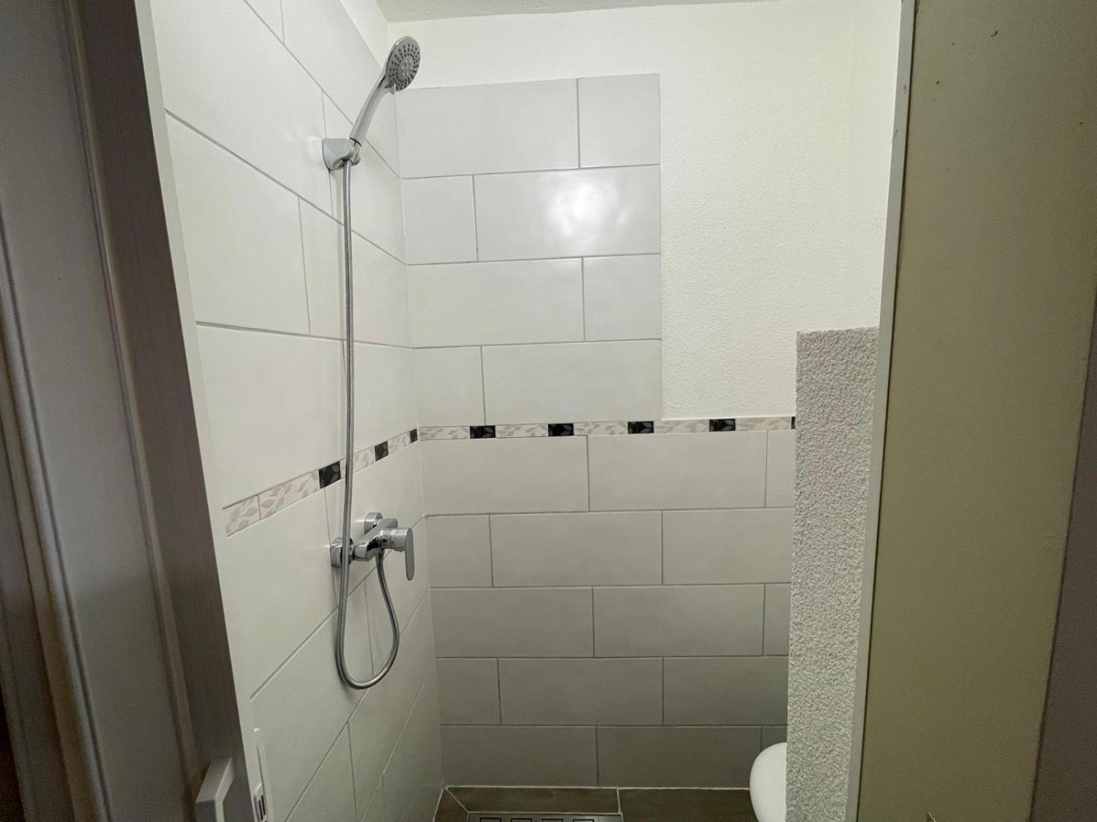 נויהאוס אם רנווג Boutique Hotel Am Bahndamm מראה חיצוני תמונה