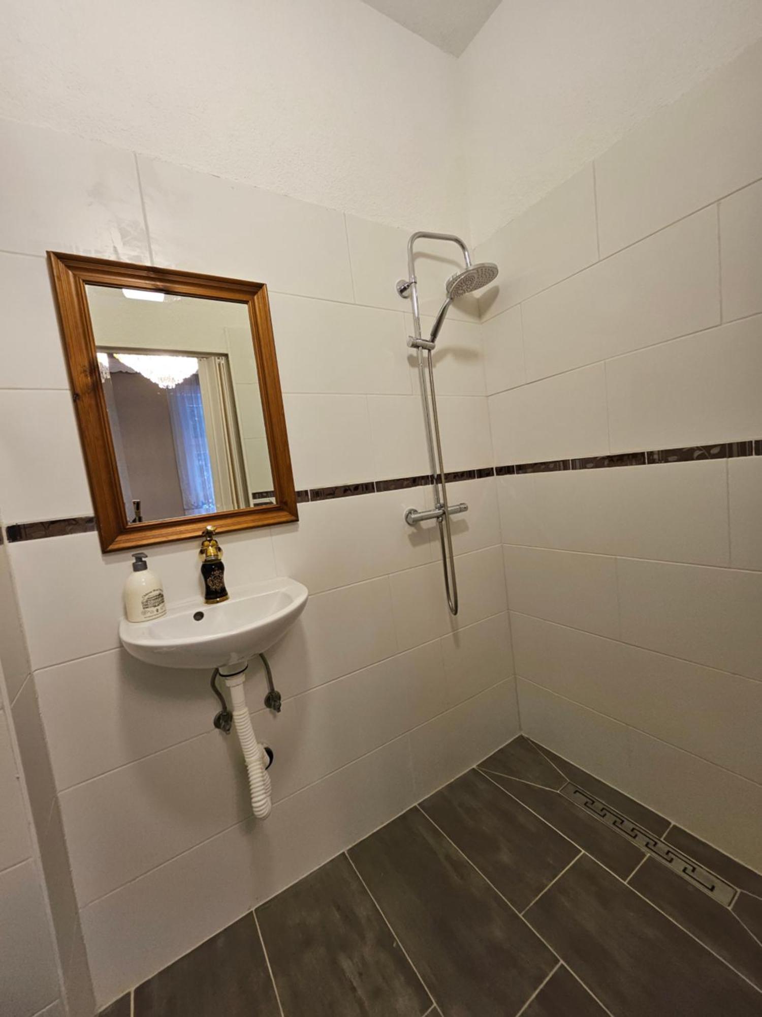 נויהאוס אם רנווג Boutique Hotel Am Bahndamm מראה חיצוני תמונה